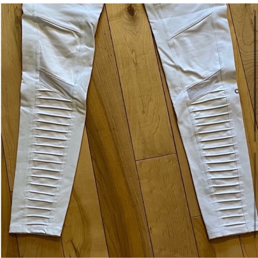 ALO Yoga Moto Leggings white size small - Picture 3 of 9